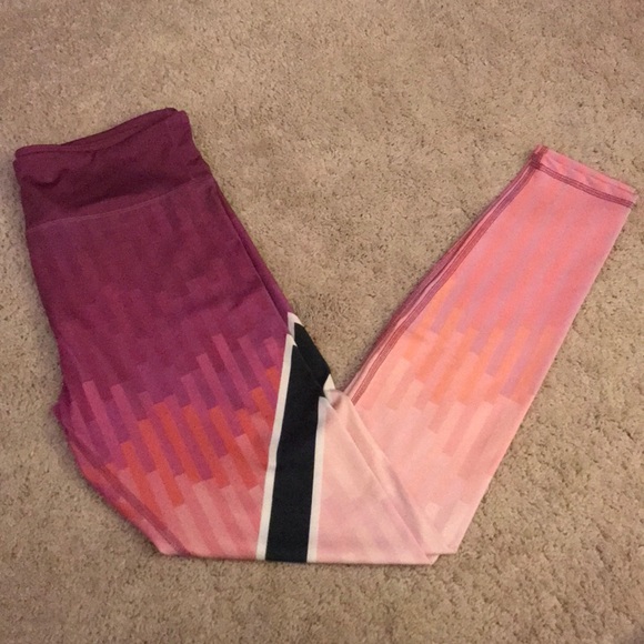 Active Geo Print Leggings - Picture 2 of 3